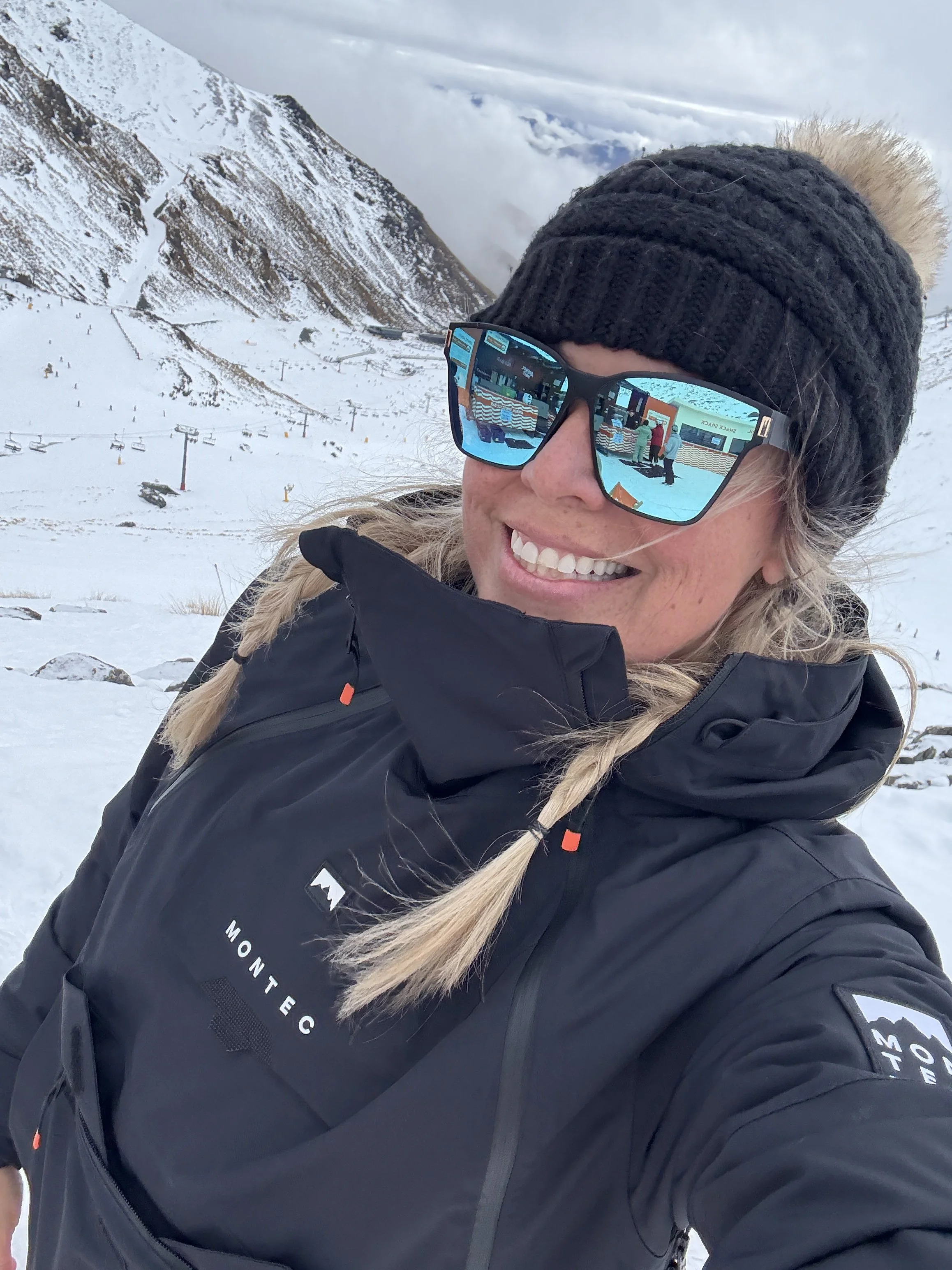 Bettina smiling in a ski mountain selfie